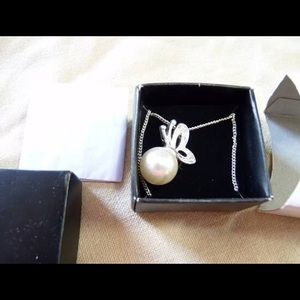 🆕🦋Avon Embellished Butterfly Necklace